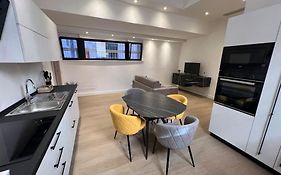 Castello Estense Luxury Apartment - Centro
